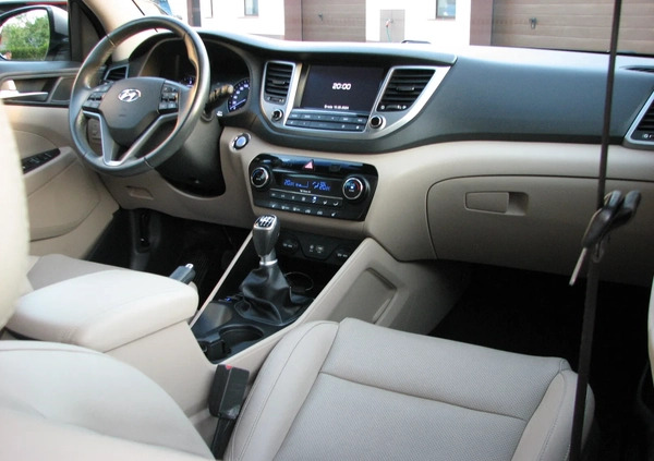 Hyundai Tucson cena 70900 przebieg: 162000, rok produkcji 2017 z Rawicz małe 667